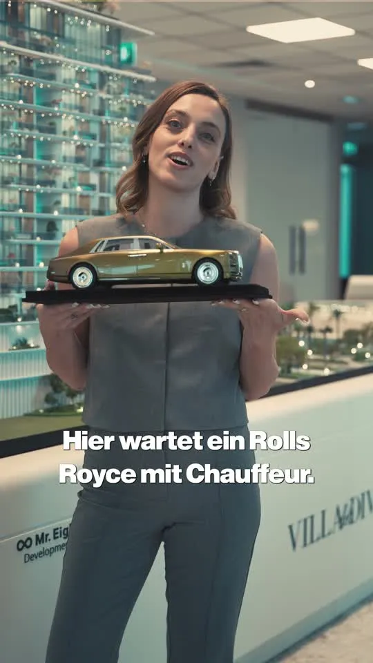 Video-Ad für Mareas Capital: Hier wartet ein Rolls-Royce mit Chauffeur: Mariam führt durch ein Dubai-Projekt, bei dem der Service zum Objekt gehört.